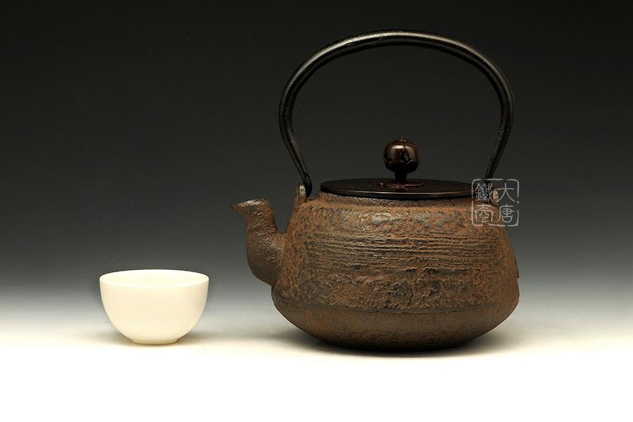 高档作品【松寿堂 尻张 宽底刷毛目铁壶 小】|名家平安松寿堂作品