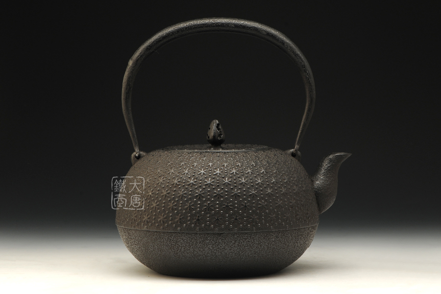 高档作品【薰山工房 布团形本龟甲铁壶】|名家薰山工房作品_作品库