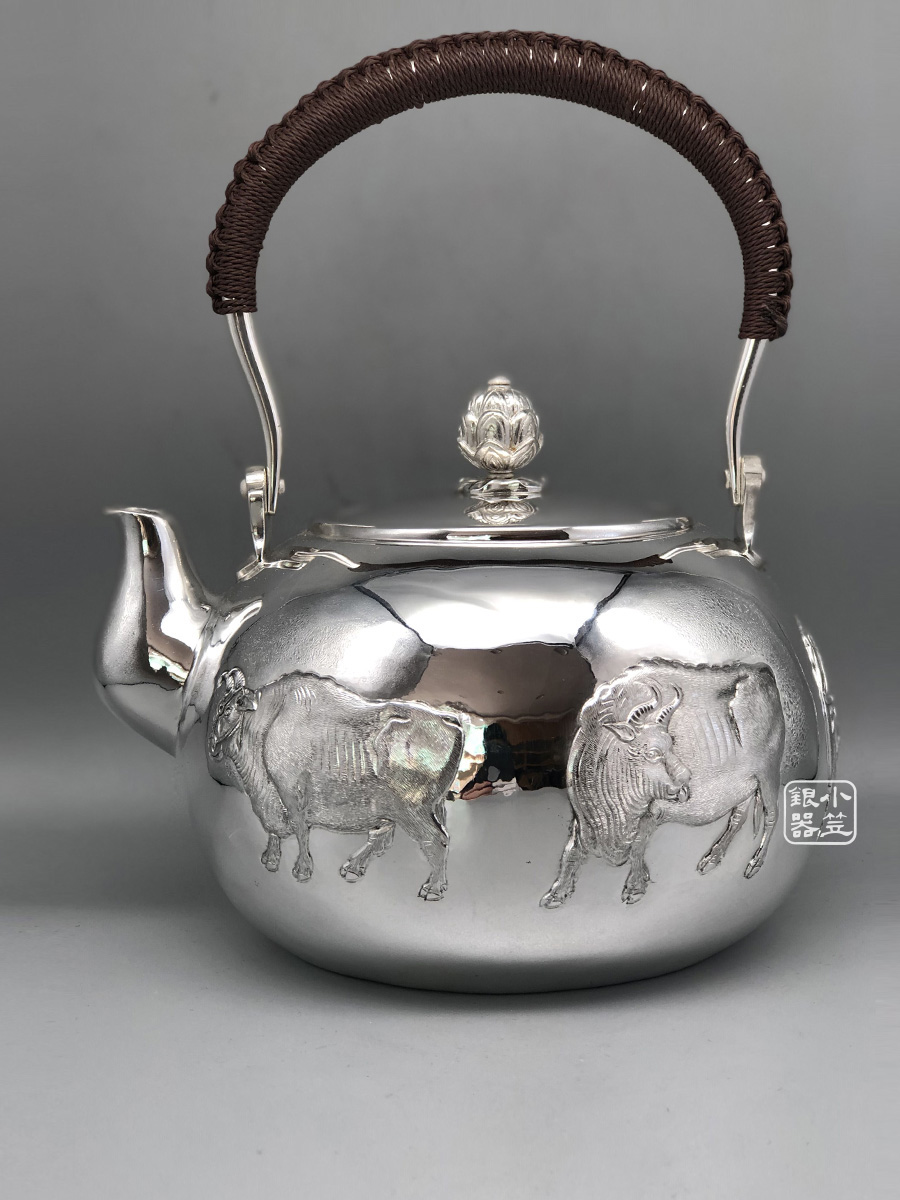 小笠银器 纯银传世五牛图提梁壶