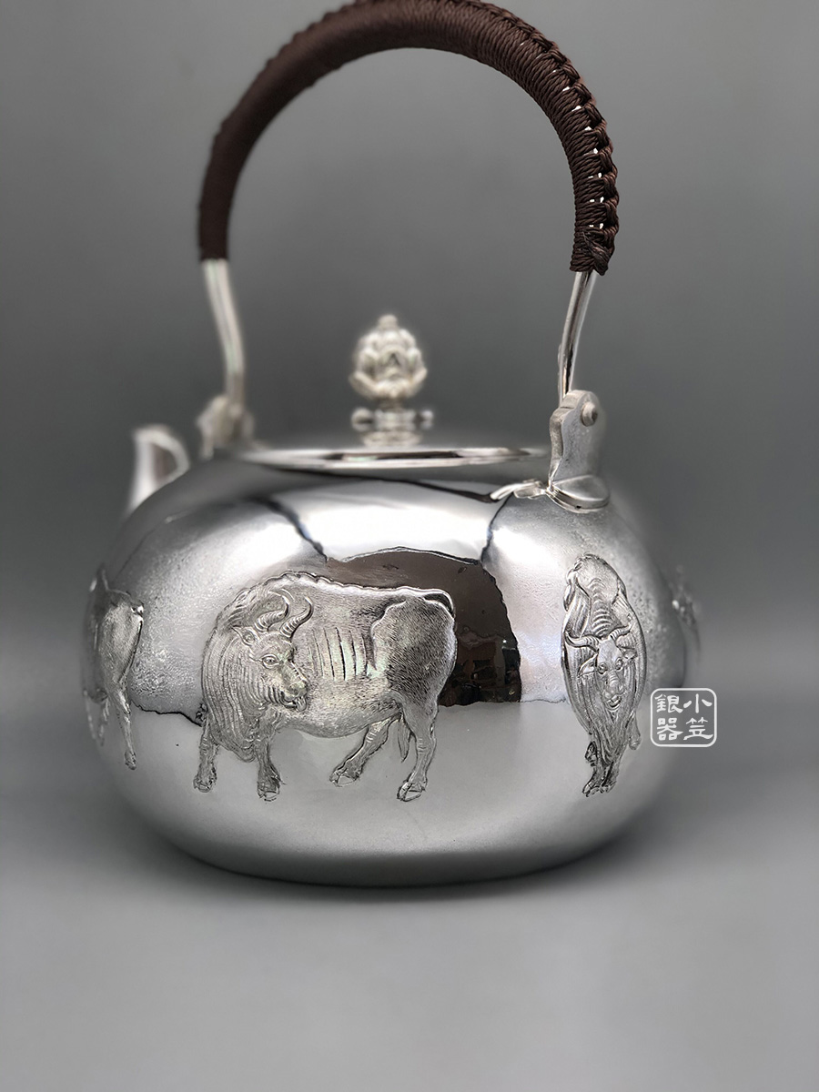 小笠银器 纯银传世五牛图提梁壶