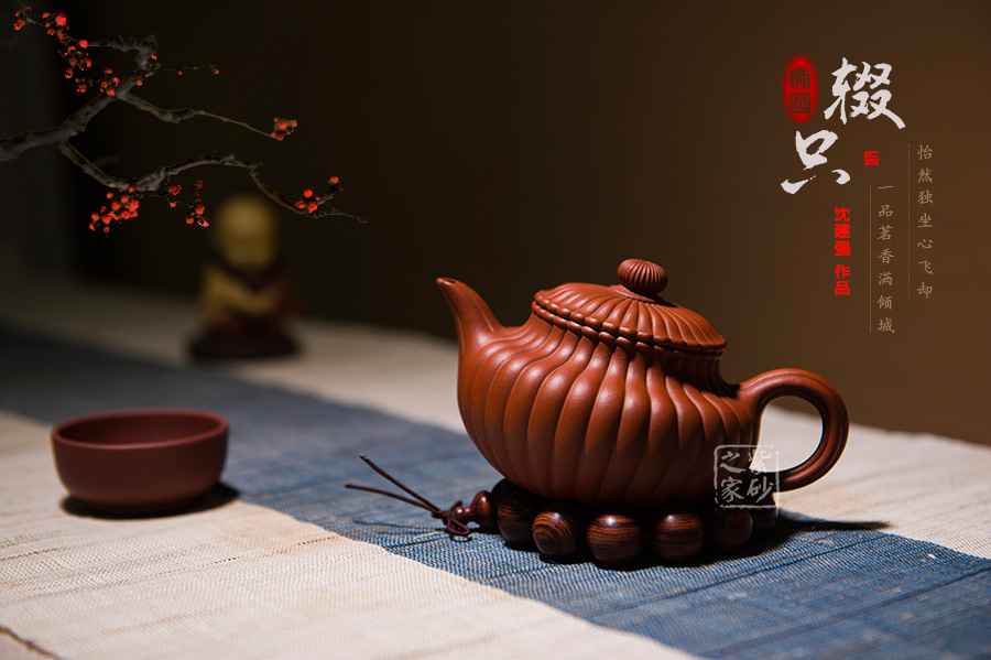 怡然独坐心飞却,一品茗香满倾城.
