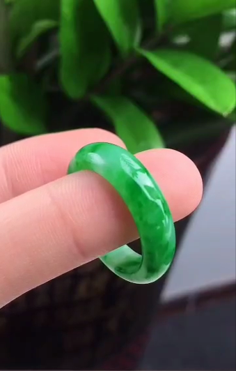 阳绿飘花戒指