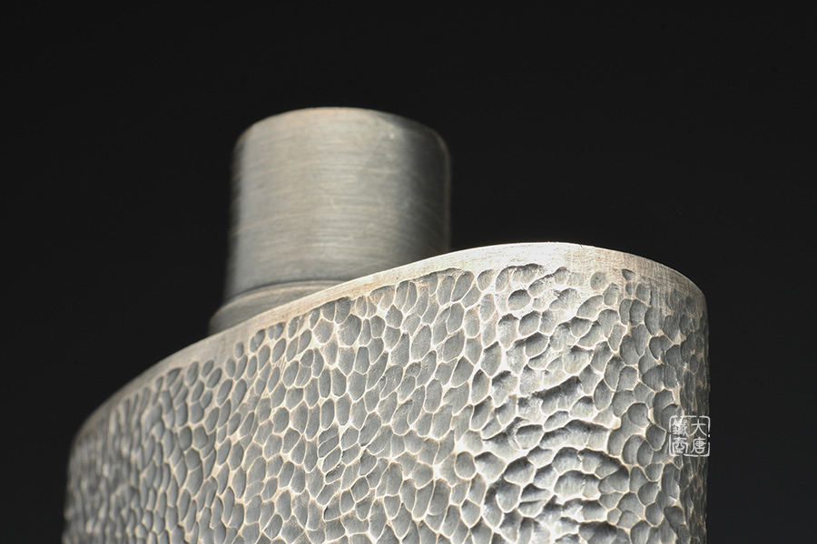 国匠银器锤目纹威士忌酒壶