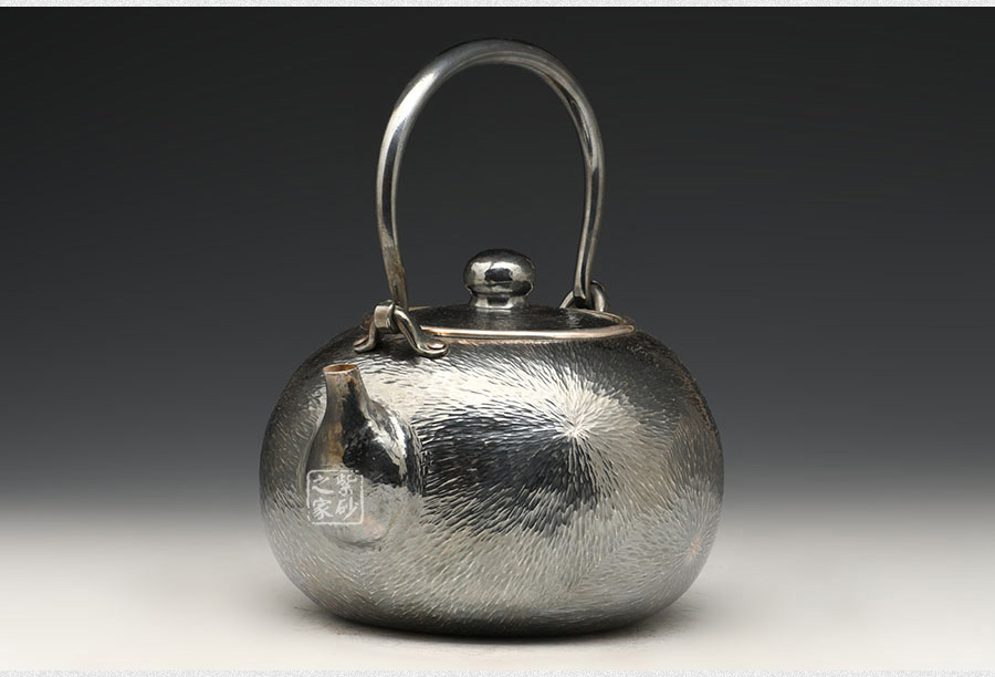 张家松熏银三点式刃木纹银壶