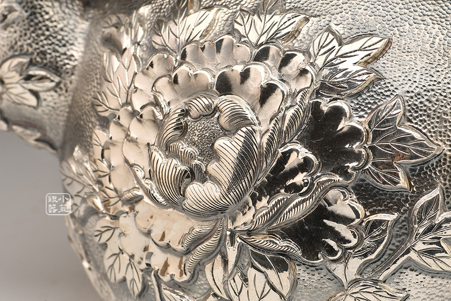小笠银器富贵牡丹錾刻银壶