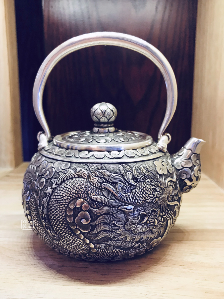 小笠银器龙纹錾刻小银壶