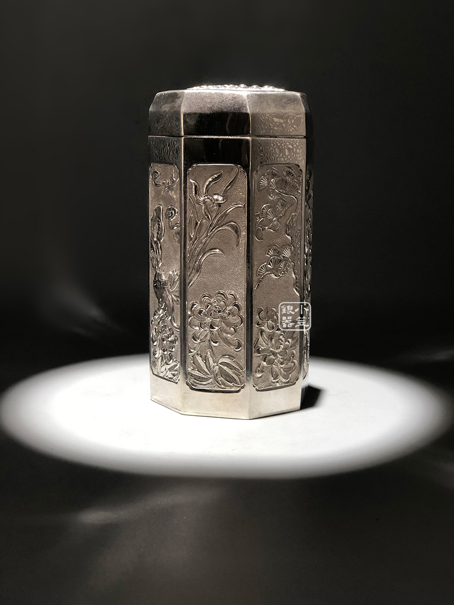 小笠银器纯银八面錾刻花纹茶叶罐