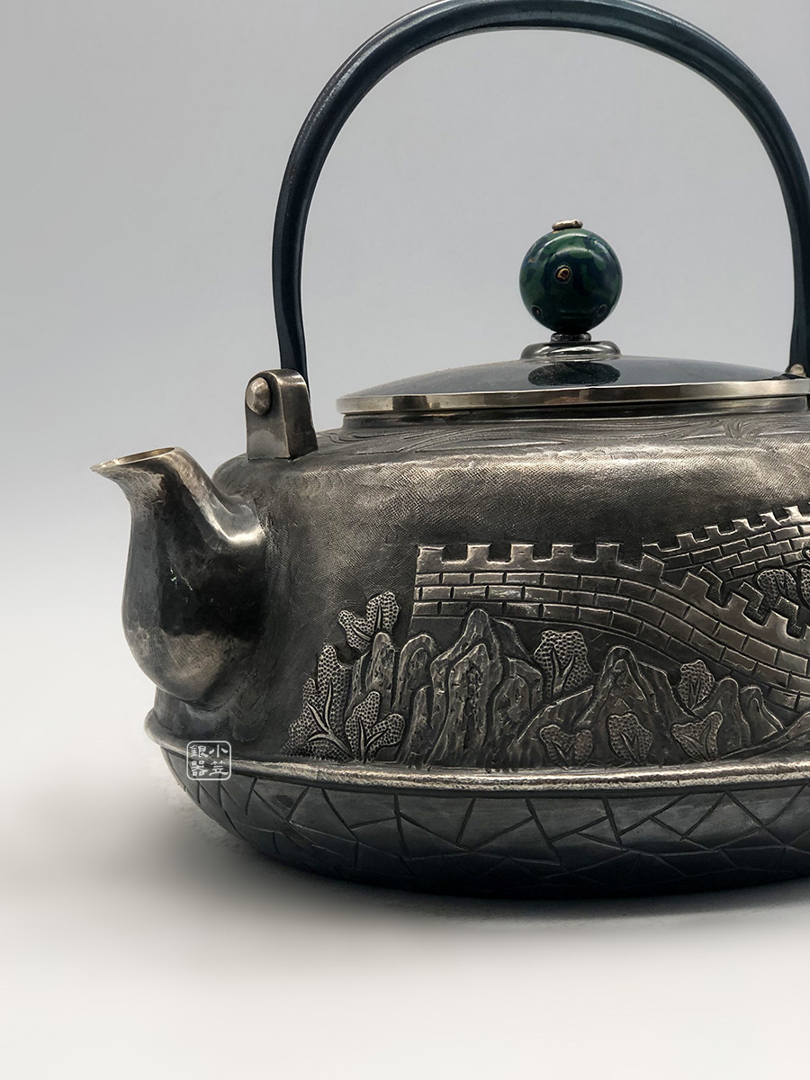 作品展示产地:中国堂口:小笠银器材质:纯银工艺:容量:1000cc重量:735g