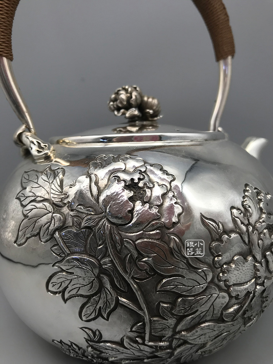 小笠银器富贵牡丹錾刻银壶
