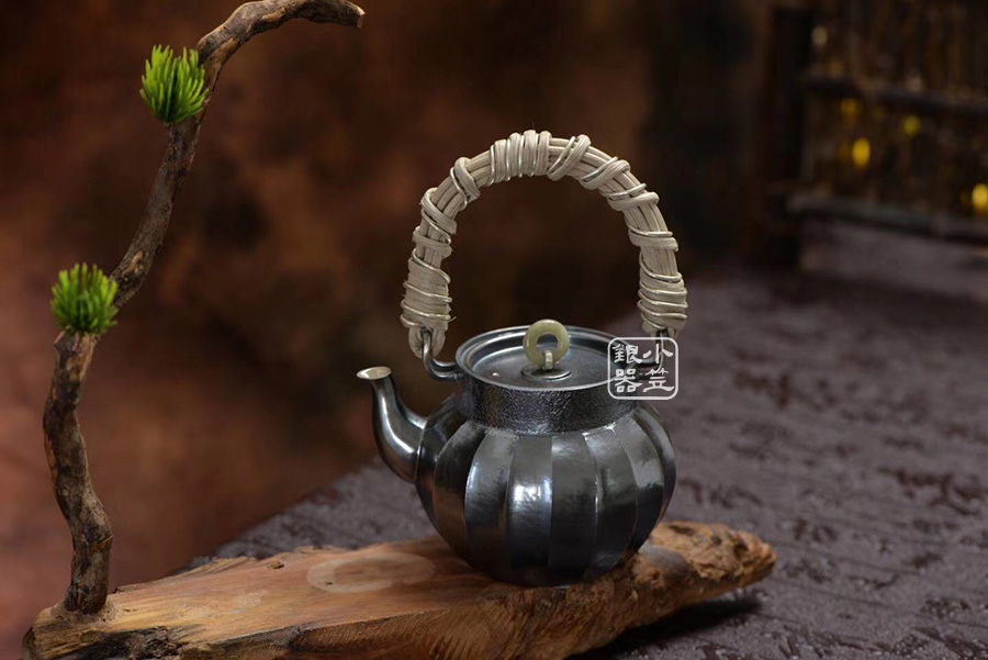 小笠银器纯手工熏银腾把筋纹提梁壶