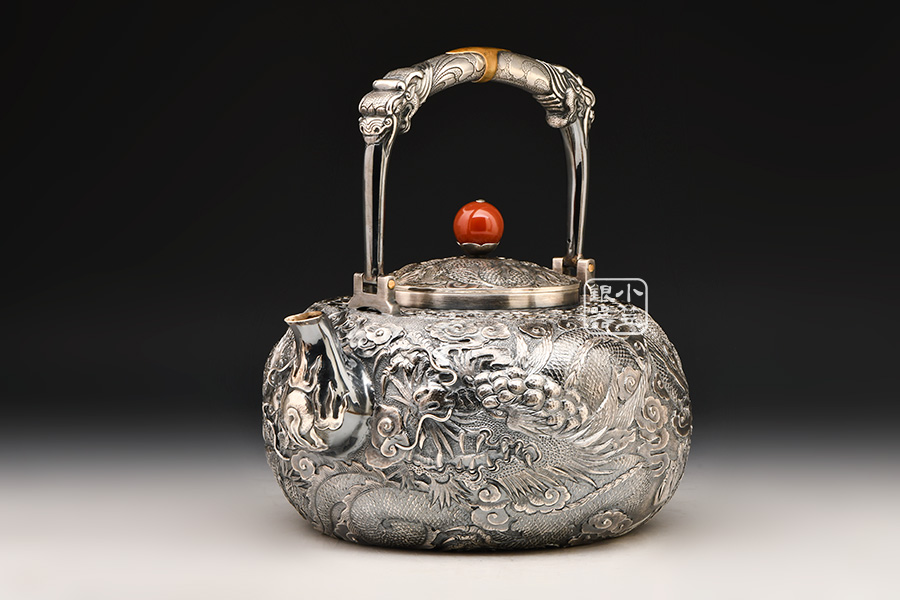 作品展示产地:中国堂口:小笠银器材质:纯银工艺:一张打容量:1200cc