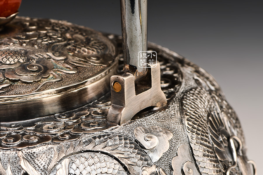 作品展示产地:中国堂口:小笠银器材质:纯银工艺:一张打容量:1200cc