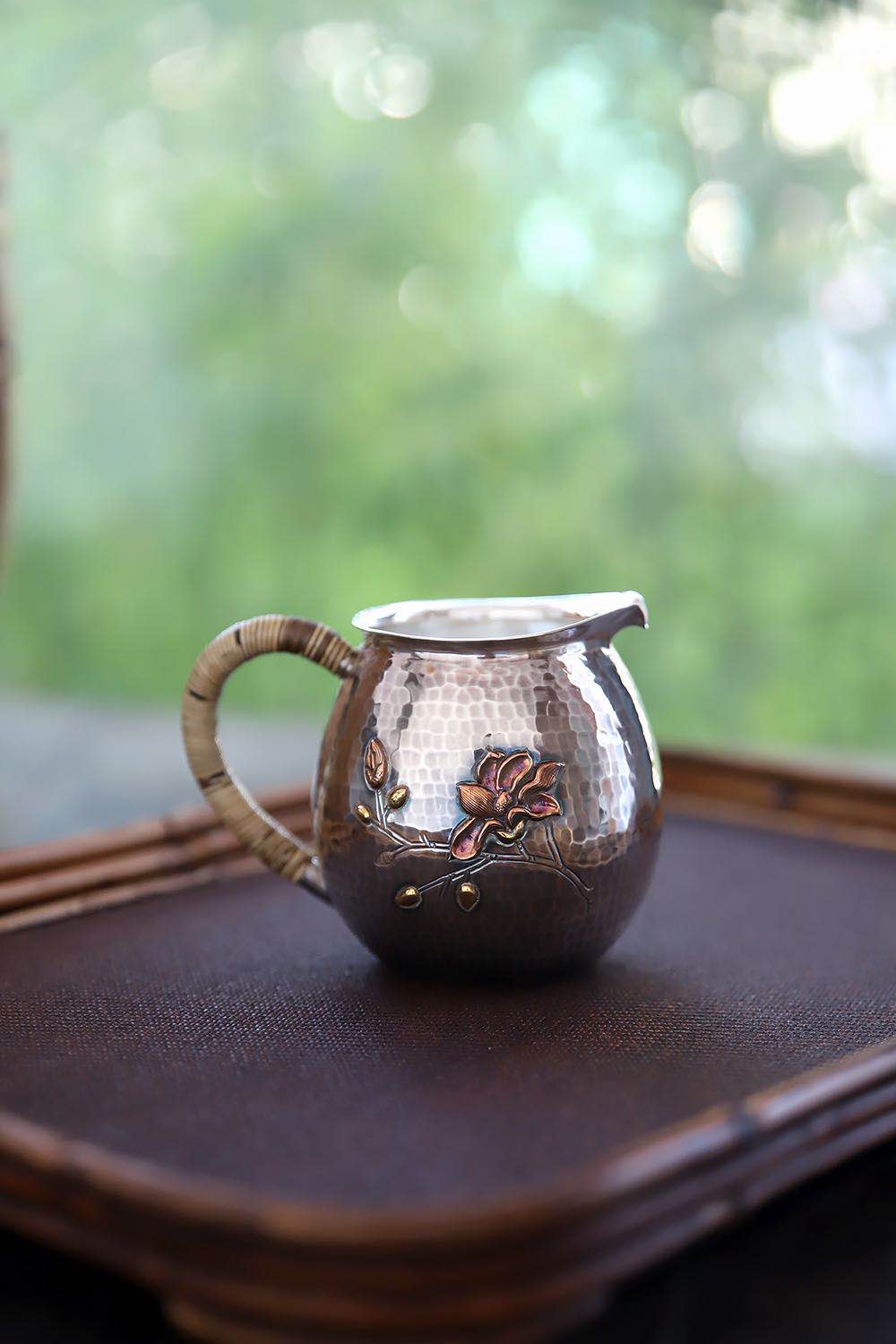 小笠银器 玉兰锤目纹耳手公道杯