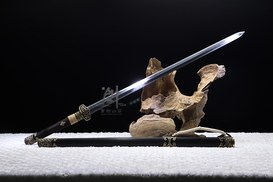 唐·王勃《滕王阁序》:"紫电青霜,王将军之武库.