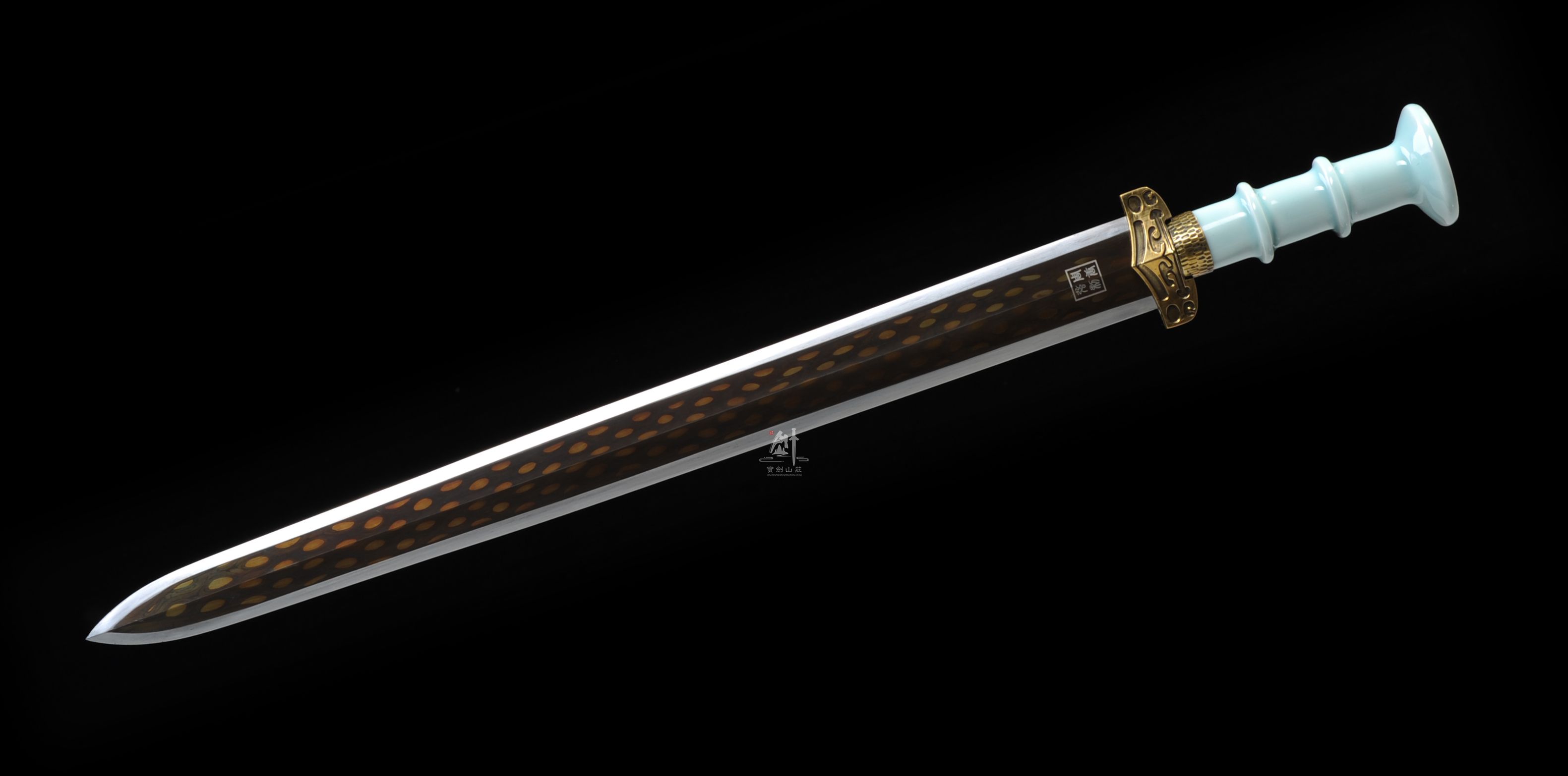 珍珠纹瓷柄剑