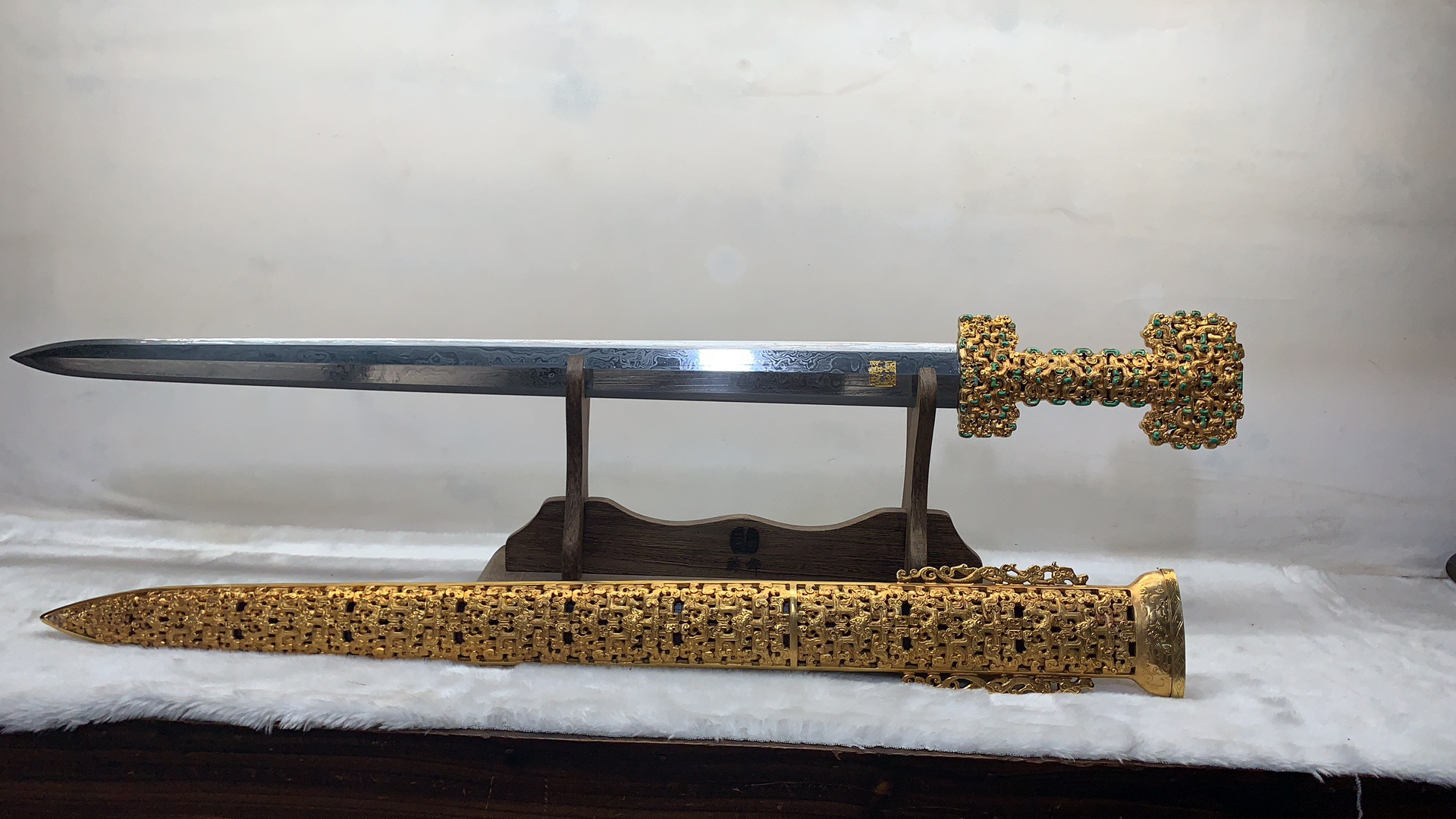 东周剑85cm陨铁鎏金