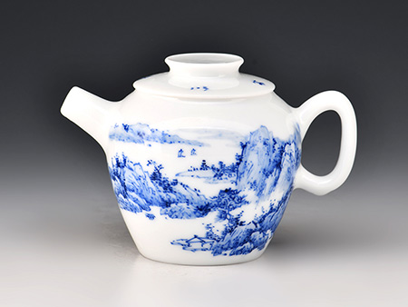 青花山水壶