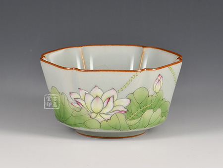 粉彩荷花六方杯