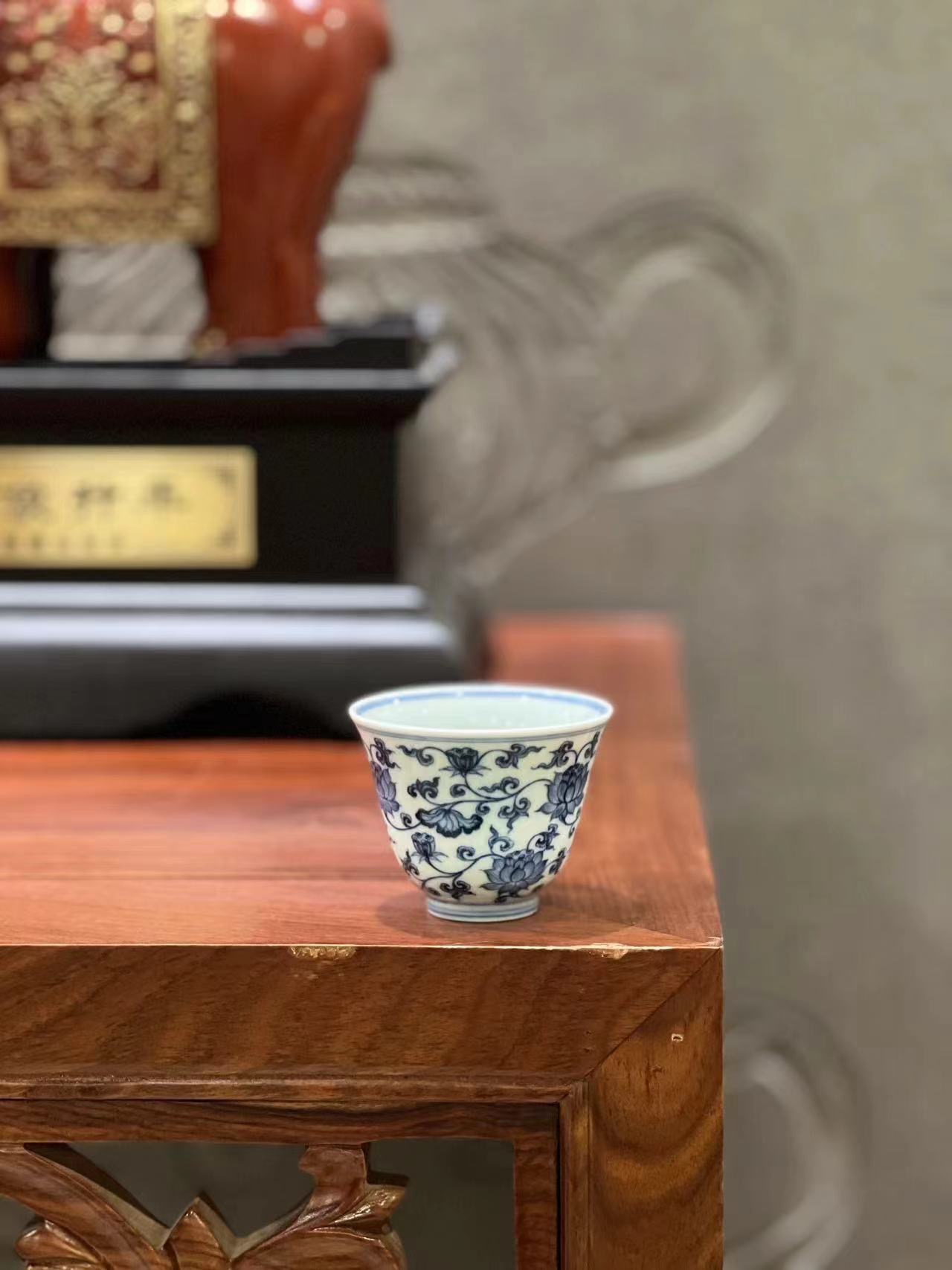 青花莲花品杯