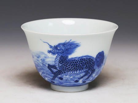斗彩麒麟踏浪纹盖碗