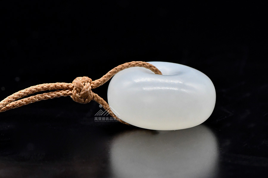 扣面包圈           产地:新疆料品类:挂件尺寸:19*10*mm重量:7g玉色