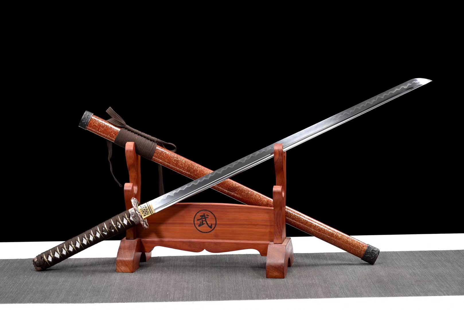 作品详情 炼狱[ 编号: 98417 ]       武道 产地:龙泉 规格:长款刀