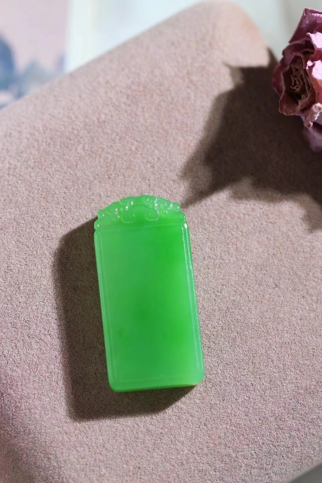 碧玉冰绿无事牌[ 编号: 110553 ]       苏工 产地:俄料 品类:玉牌