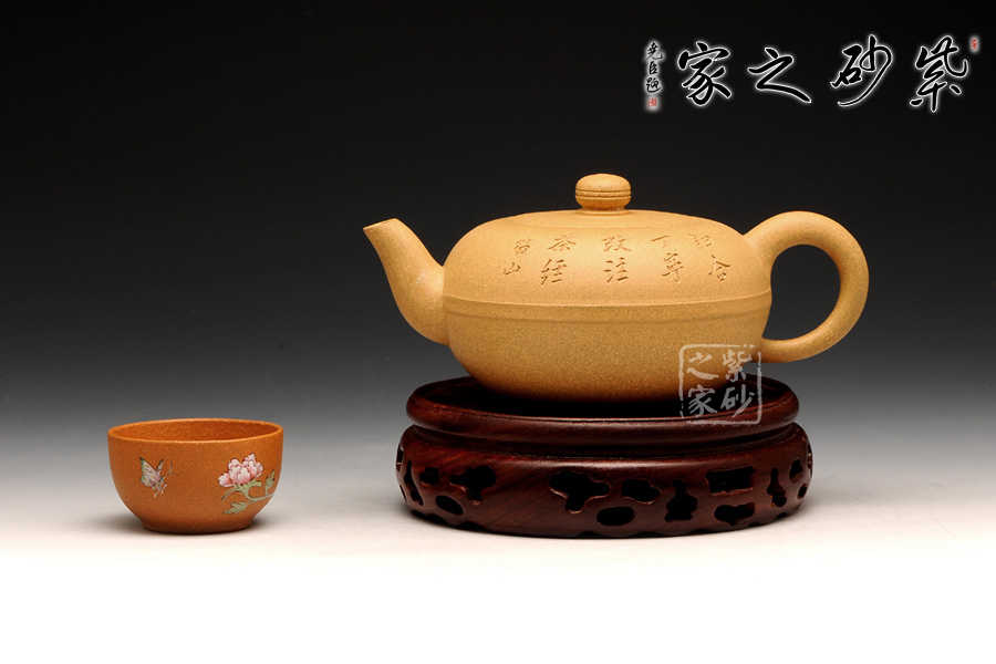 手壶身镌刻"钿合丁宁,改注茶经",是传统钿合壶的曼生铭文弯嘴胥出朝天