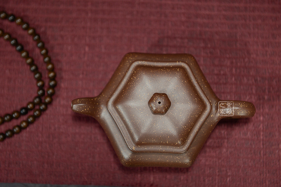 宜兴紫砂壶六方扁腹