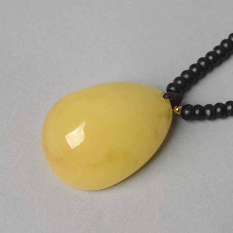 微杂鸡油黄蜜蜡吊坠29.72g