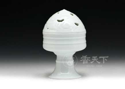 雕刻高足博山云纹香薰