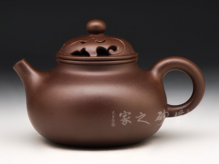 210cc泥料:梨皮朱泥作者:杨瑶芬编号:88518点击询价容天(何忍群刻绘)