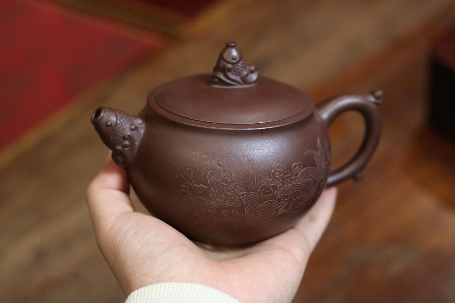 高级工艺美术师高级工艺美术师,师从紫砂传承人艺人张锁坤学艺,后又幸