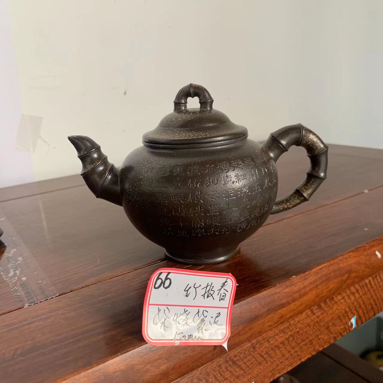 工艺美术师,师从中国工艺美术大师葛军先生,后又得到师公吕尧臣的指点