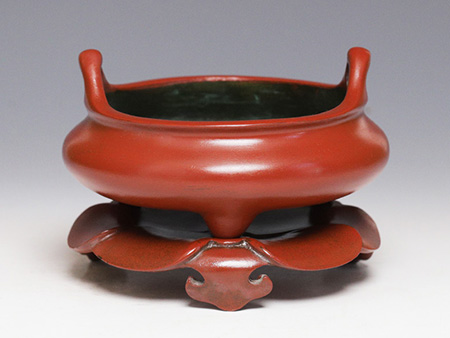 带座冲天耳三足乳炉（大红袍）
