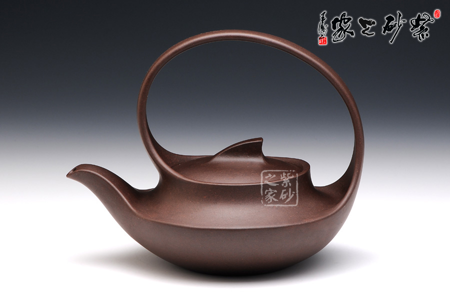 曲壶将曲线的艺术魅力表现得淋漓尽致.