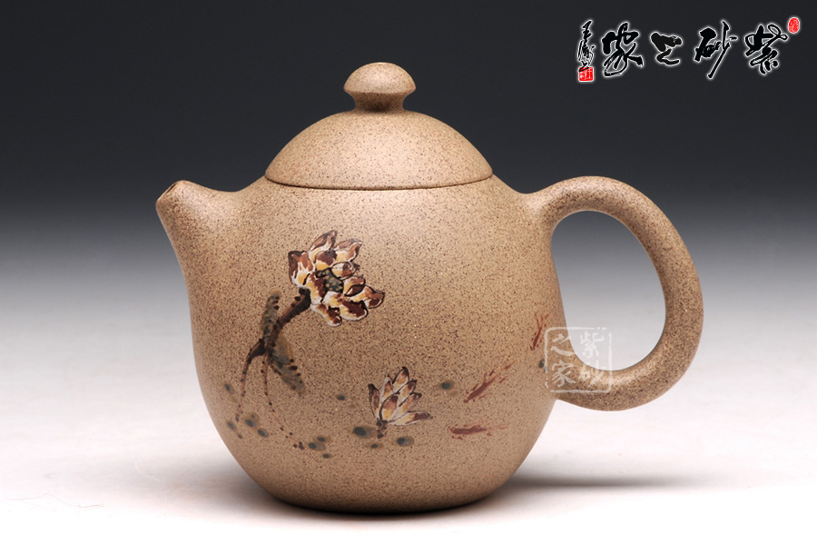 作品装饰 a面: 装饰: 荷花游鱼装饰者:陶刻艺人装饰内容: 彩绘荷花