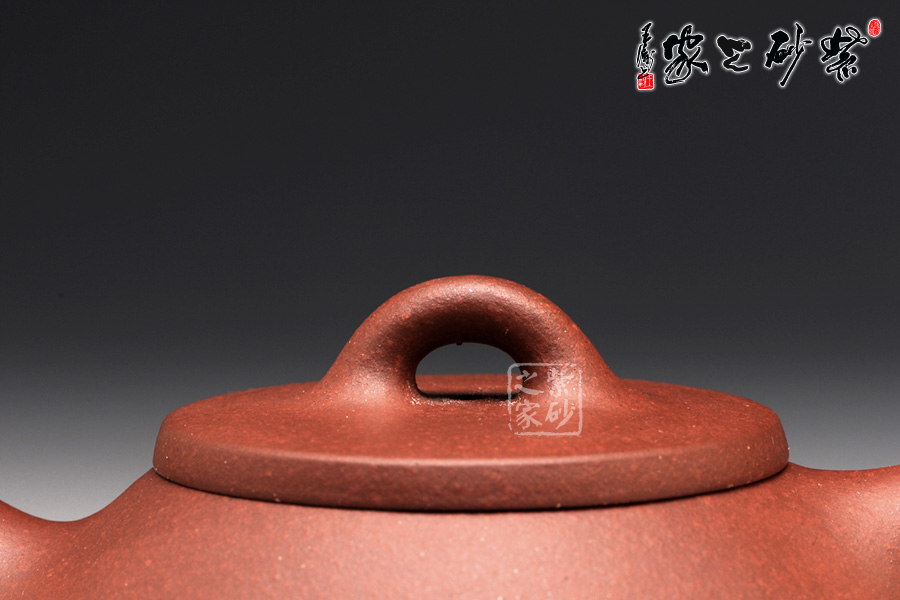 作品展示b面:装饰: 山水装饰者:林振良(石匋)装饰内容: 清秀山水画a面