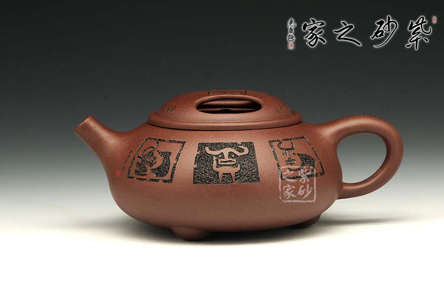 装饰: 诗句装饰者:陶金兰装饰内容: 李白《咏石牛》"自来鼻上无绳索