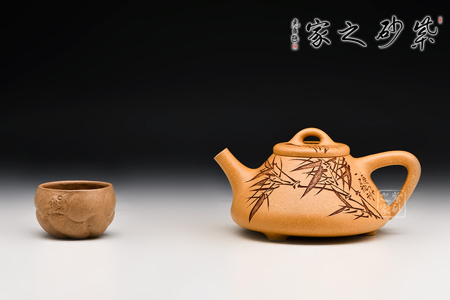 刘一飞装饰,壶铭字体潇洒遒劲,字字均用力得当,竹子刻绘更是精工细作