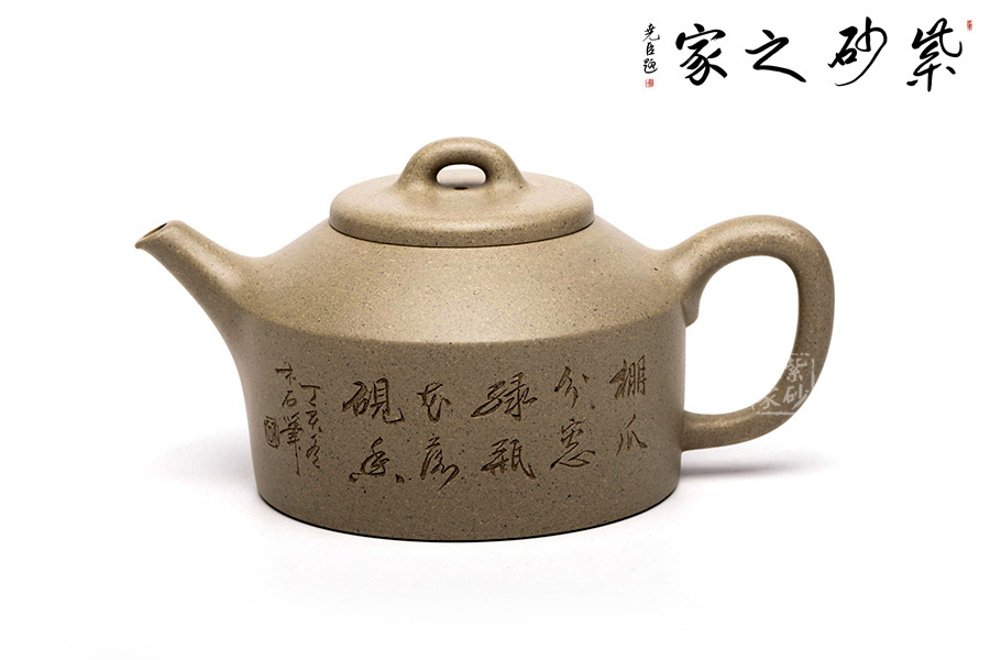 李寒勇老师所制镜瓦壶壶提炼古器之式又加以创新:壶身直似瓦筒