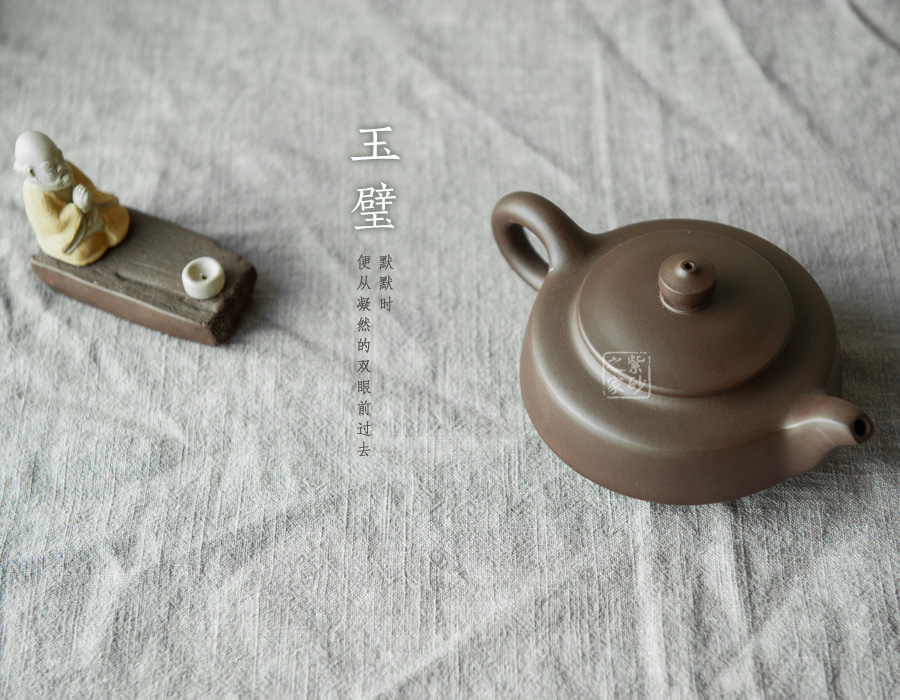 默默时,便从凝然的双眼前过去.