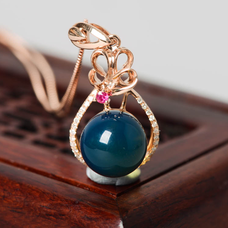 天空蓝顶级多米尼加蓝珀红宝石镶嵌4.19g