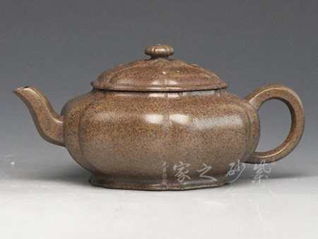 筋纹明炉（代表作，大彬金砂泥料）