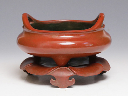 带座冲天耳三足乳炉（大红袍）