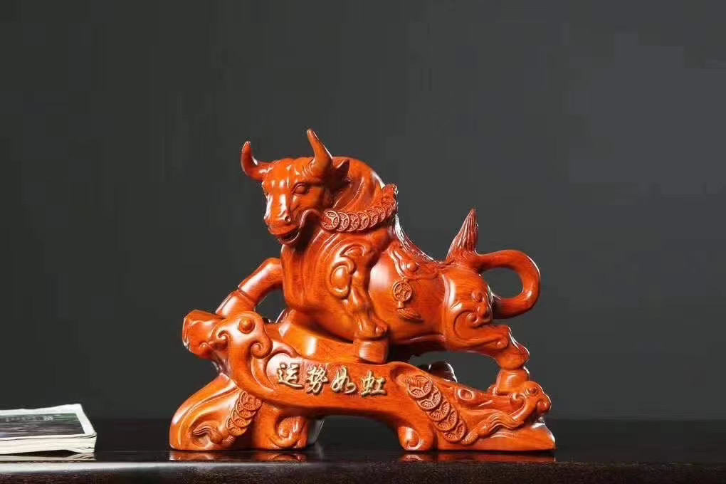鸿运如牛摆件（巴西花梨木）