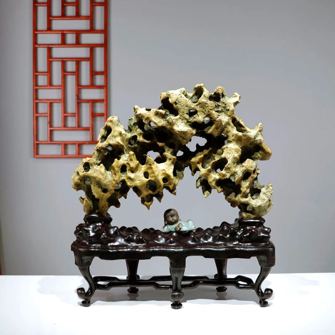 黄太湖石52×48×16厘米