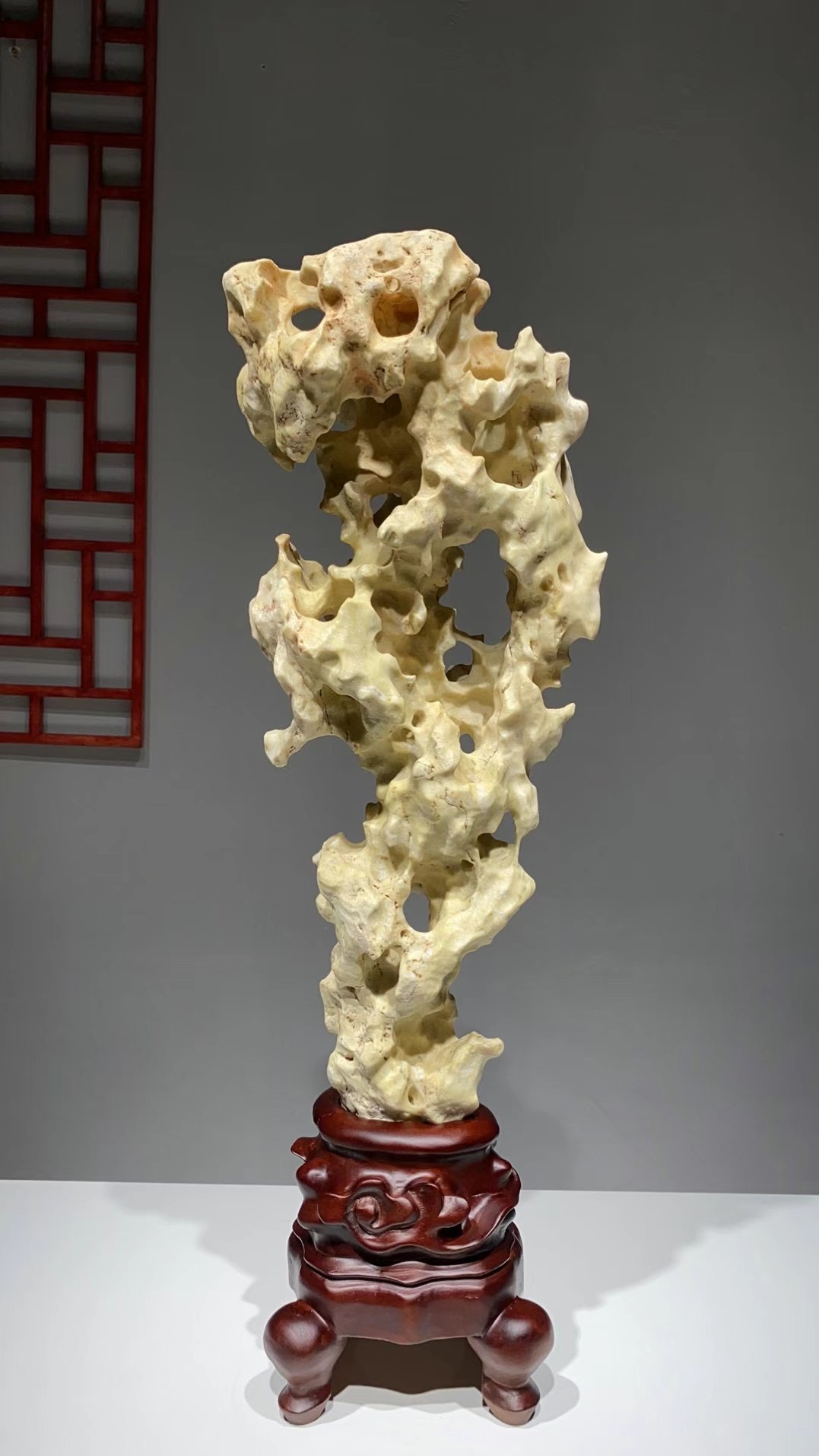 太湖石78×26×14厘米 