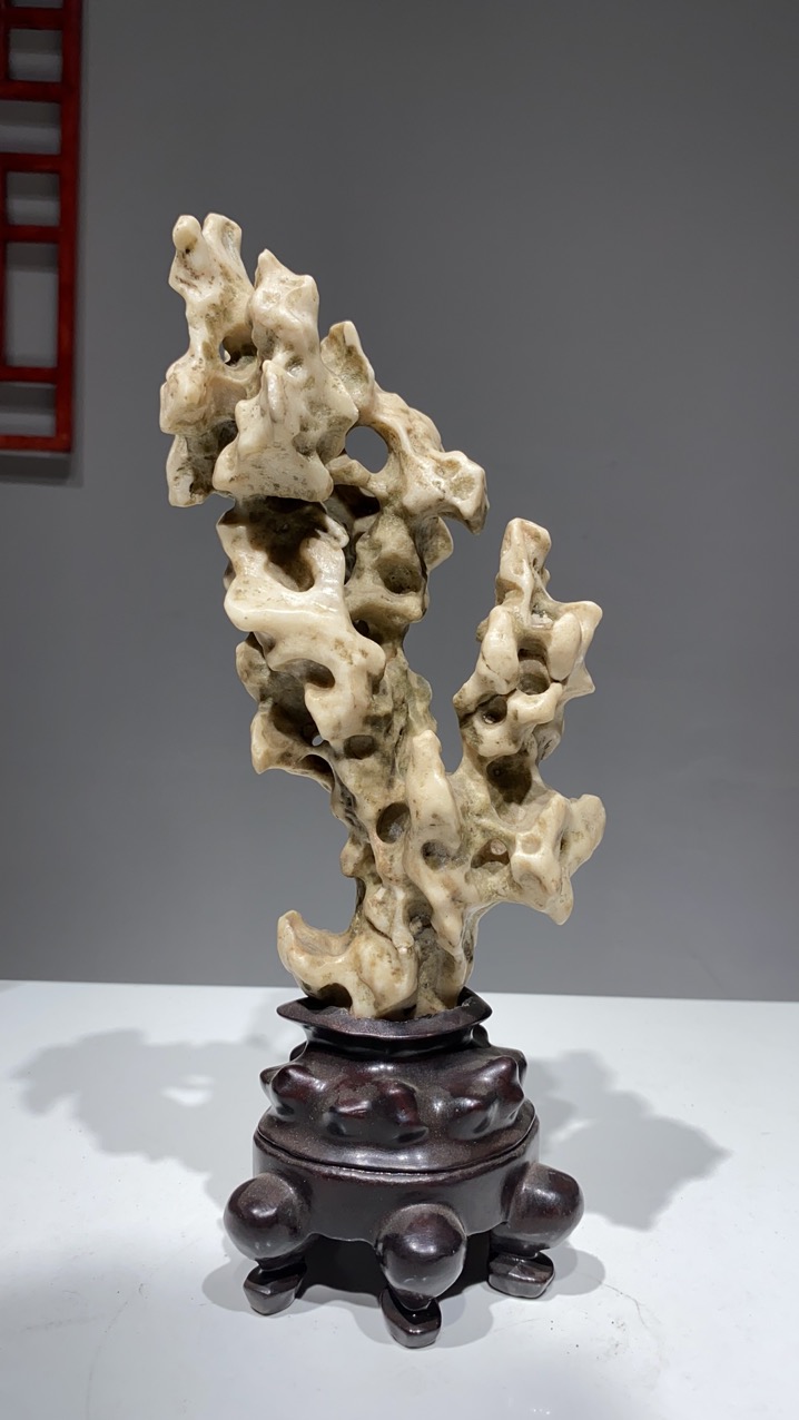 太湖石31×14×10厘米  