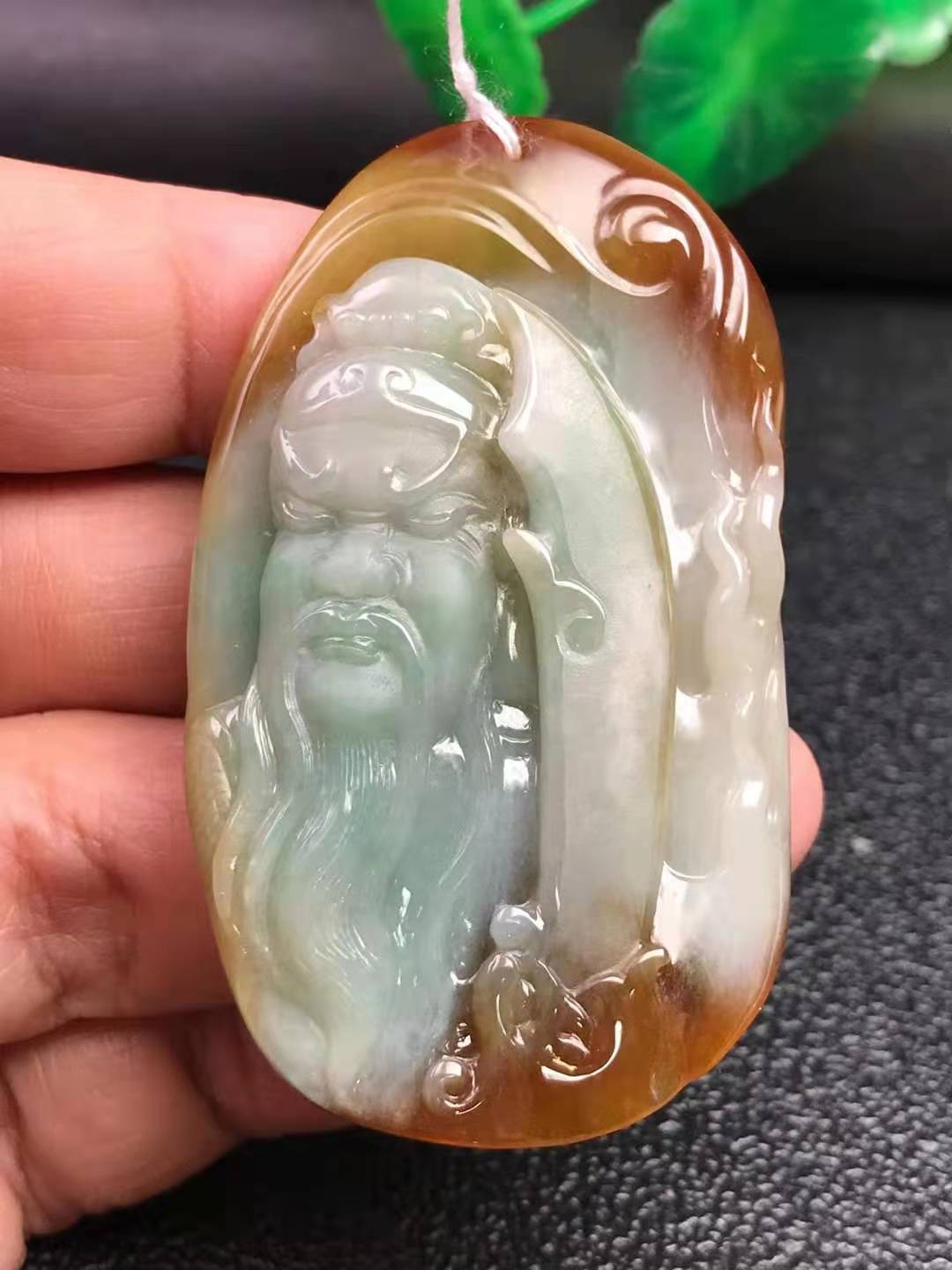 红黄翡三彩《关公》
